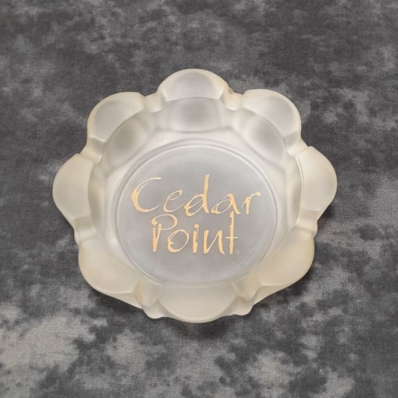 Cedar Point Frosted Glass Ashtray Amusement Park Souvenir - Picture 1 of 8